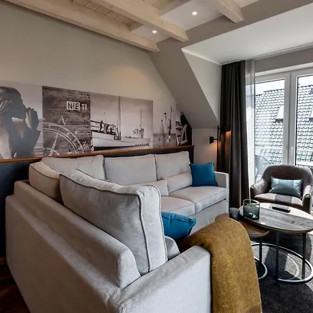 4hafenzeiten - Nie11 Hamburg * Niendorf (Timmendorfer Strand)